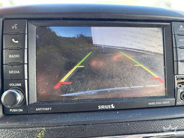 2016-chrysler-town-&-country-image-16