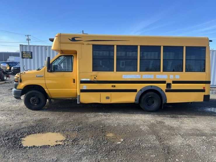 2013-ford-e450-sd-image-7