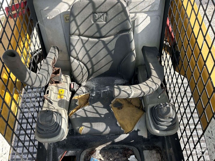 2014-caterpillar-257d-image-5