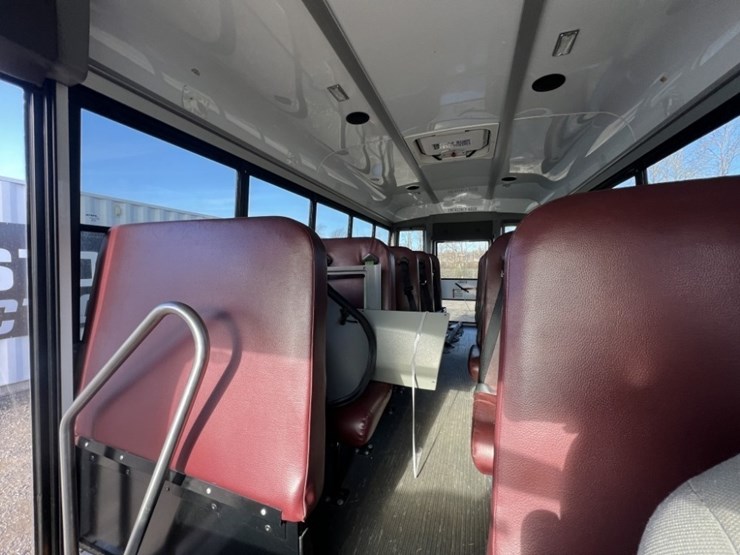 2013-ford-e450-sd-image-29