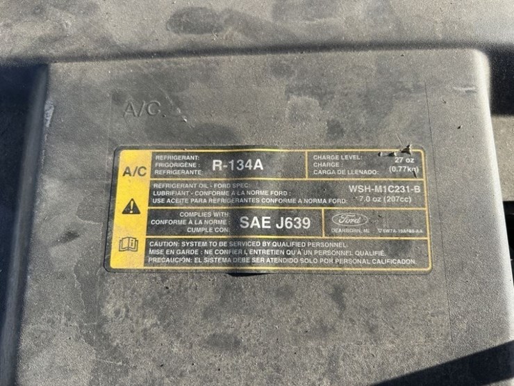 2011-ford-crown-victoria-sedan-image-37