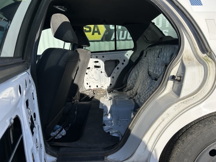 2009-ford-crown-victoria-sedan-image-22