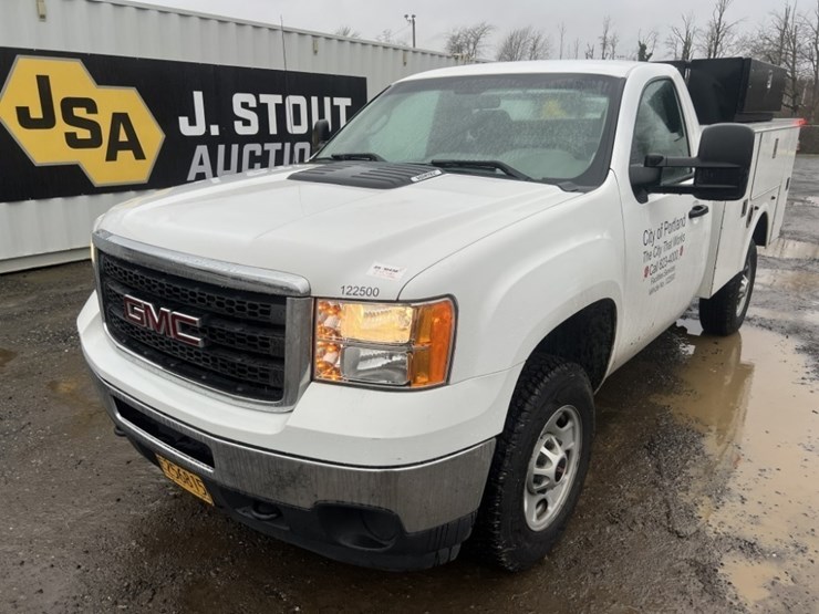 2012-gmc-sierra-utility-truck-image-1