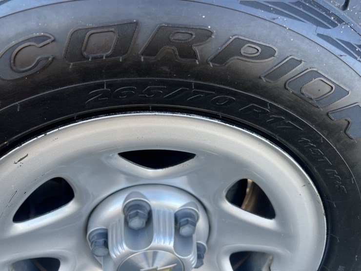 2017-chevrolet-silverado-crew-cab-pickup-image-17