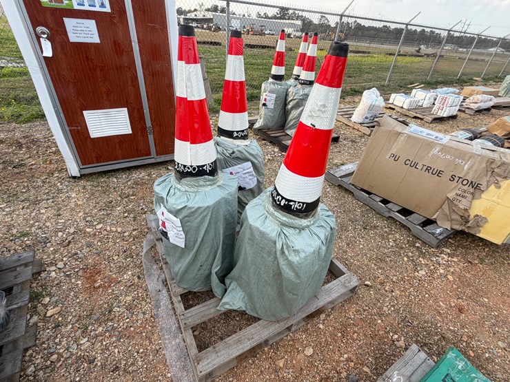 #8068-•-3-packs-of-fluorescent-safety-traffic-cones-image-1