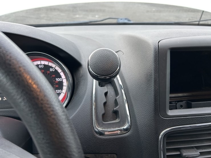 2011-dodge-grand-caravan-image-26