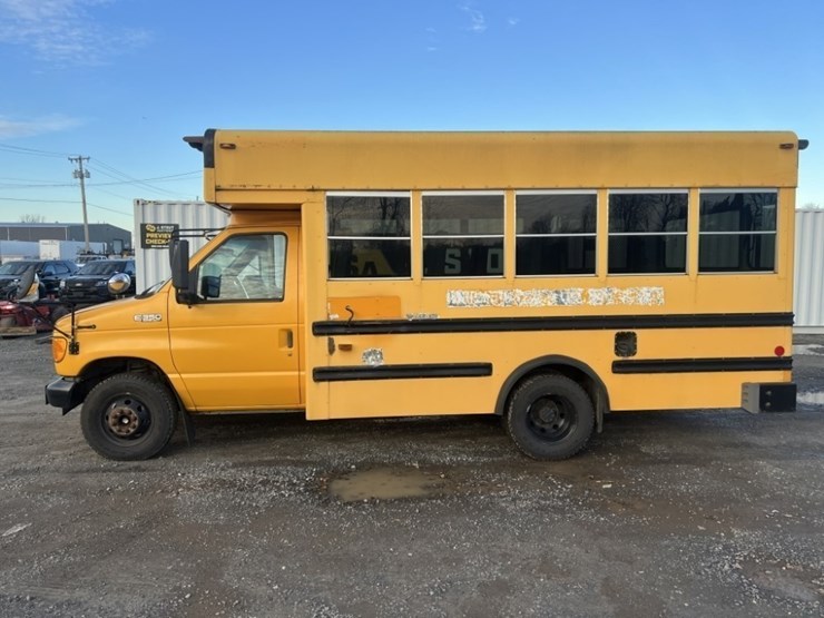 2004-ford-e350-sd-image-7