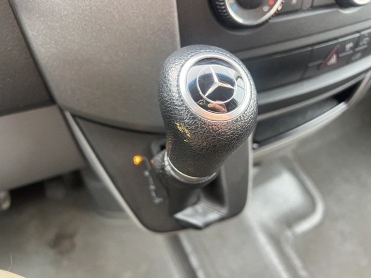 2016-mercedes-benz-sprinter-2500-image-27