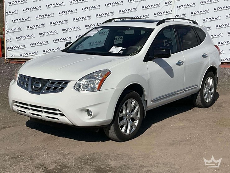 2011-nissan-rogue-image-1