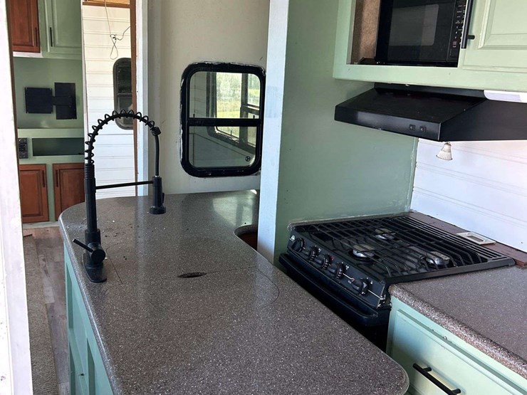 2013-keystone-laredo-la329re13-37ft.-t/a-fifth-wheel-travel-trailer-image-11