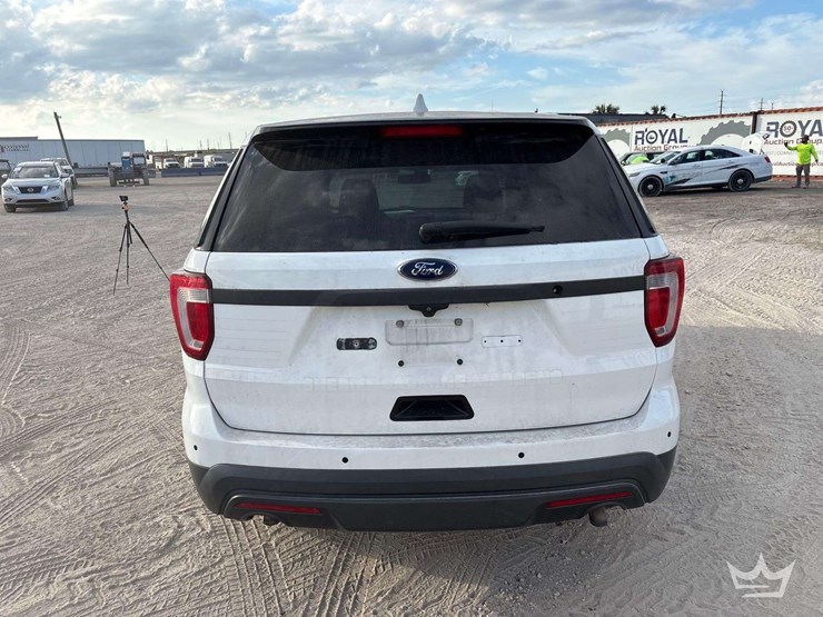 2017-ford-explorer-image-26