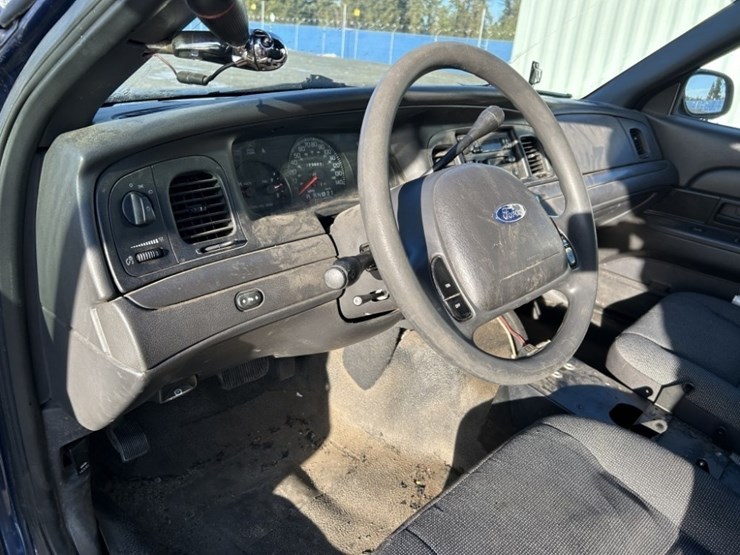 2004-ford-crown-victoria-sedan-image-19