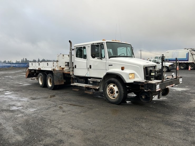 2001-freightliner-fl80-image-7