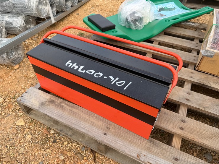 #8063-•-3-tier-folding-tool-chest-image-3