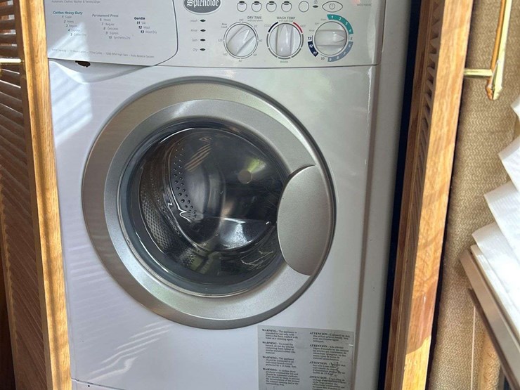 2004-winnebago-adventurer-38g-38ft.-class-a-motorhome-image-73