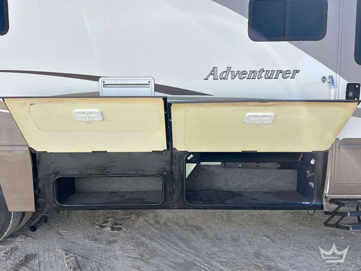 2004-winnebago-adventurer-38g-38ft.-class-a-motorhome-image-80