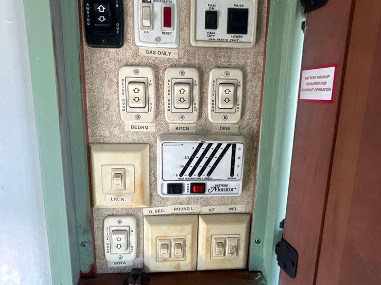 2013-keystone-laredo-la329re13-37ft.-t/a-fifth-wheel-travel-trailer-image-24