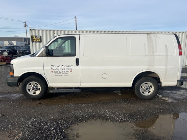 2012-gmc-savana-cargo-van-image-7