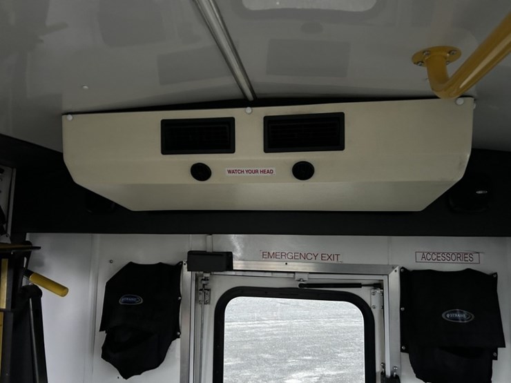 2011-chevrolet-express-paratransit-bus-image-22