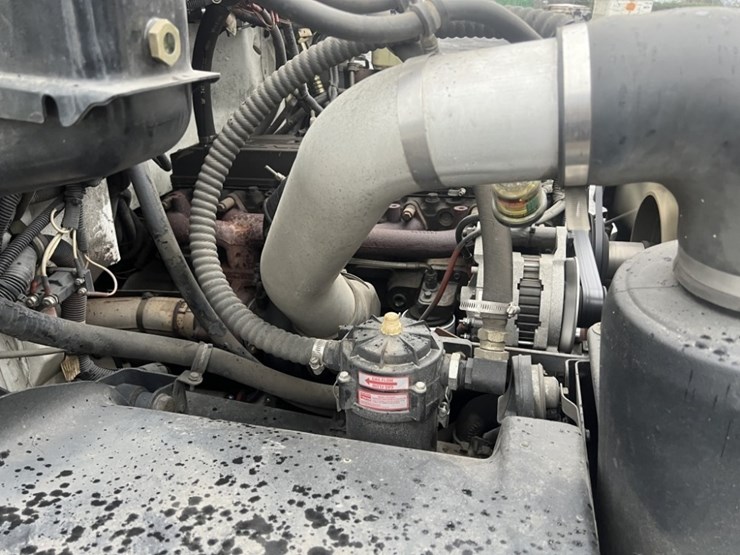 2000-freightliner-fl50-image-12