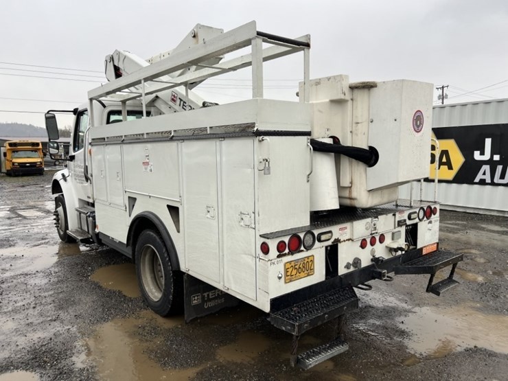 2012-freightliner-m2-bucket-truck-image-6