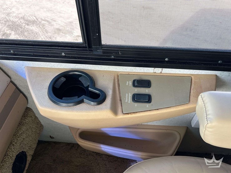 2004-winnebago-adventurer-38g-38ft.-class-a-motorhome-image-21