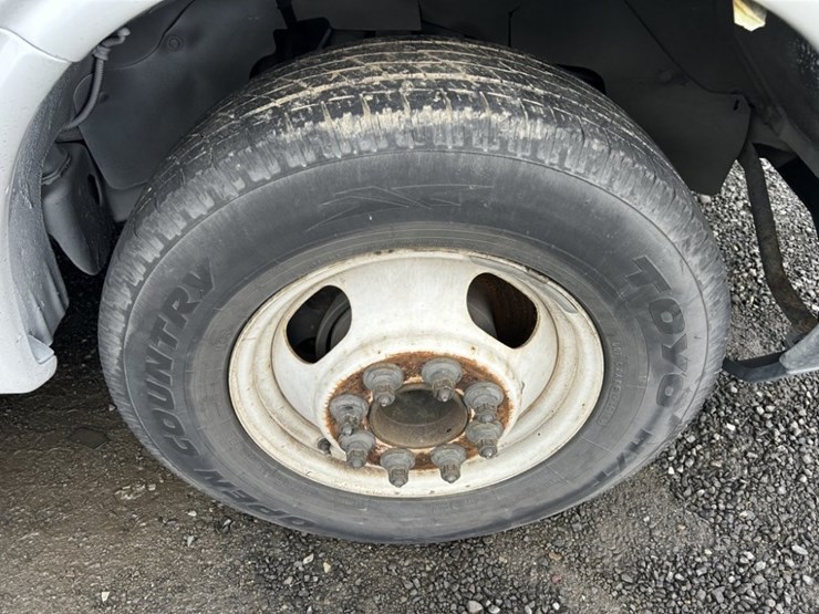 2011-chevrolet-express-paratransit-bus-image-32