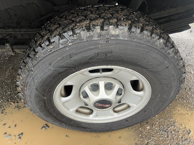 2012-gmc-sierra-utility-truck-image-12