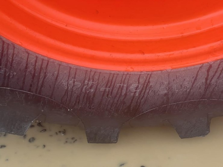 2014-kubota-l5460hst-4wd-compact-utility-tractor-image-24