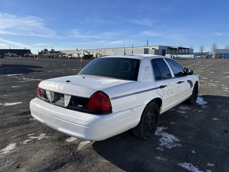 2009-ford-crown-victoria-sedan-image-5