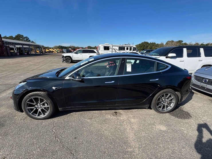 2018-tesla-model-3-image-2