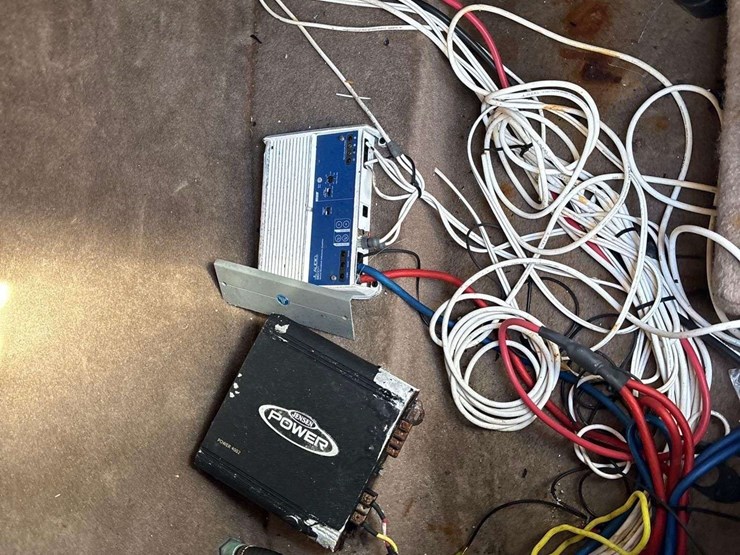 2013-larson-lxi292-29ft.-boat-with-t/a-loadmaster-boat-trailer-image-12