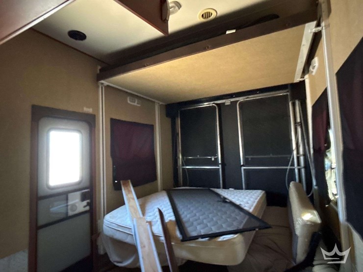 2012-crossroads-rv-elevation-t/a-5th-wheel-toy-hauler-travel-trailer-image-24