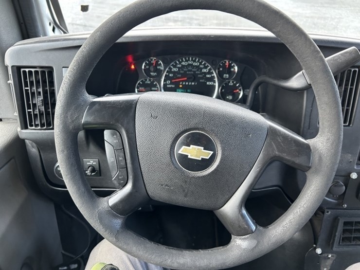 2016-chevrolet-express-paratransit-bus-image-25