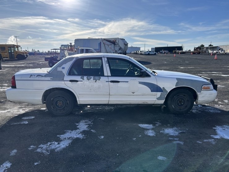 2007-ford-crown-victoria-sedan-image-6