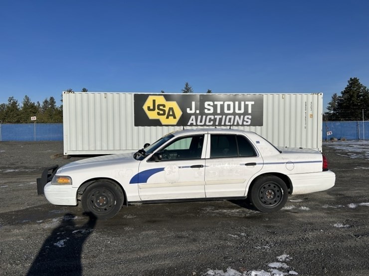 2009-ford-crown-victoria-sedan-image-2