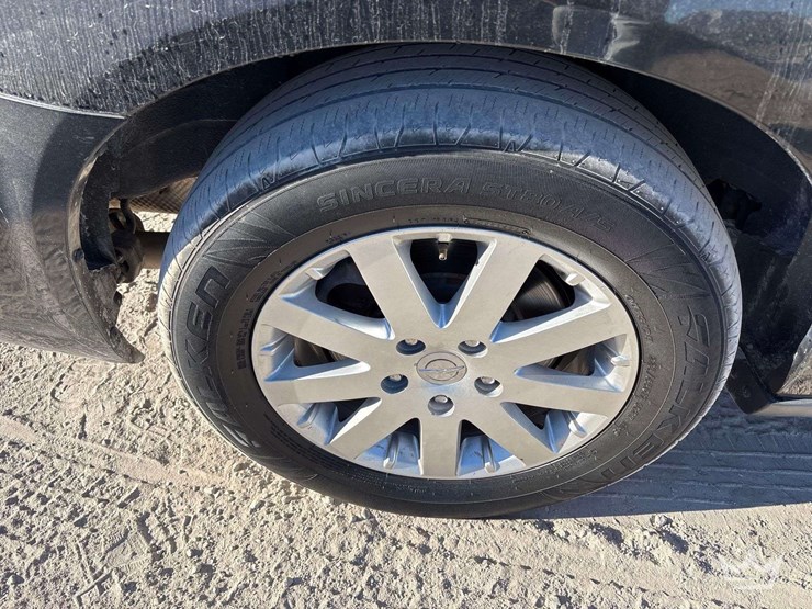 2016-chrysler-town-&-country-image-26