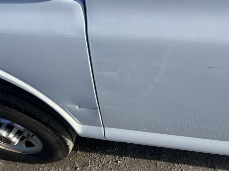 2019-gmc-savana-cargo-van-image-22