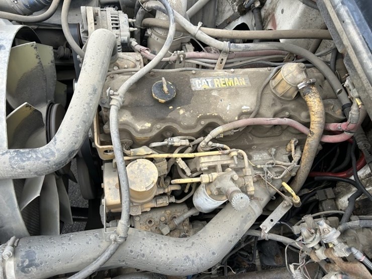 2001-freightliner-fl80-image-46