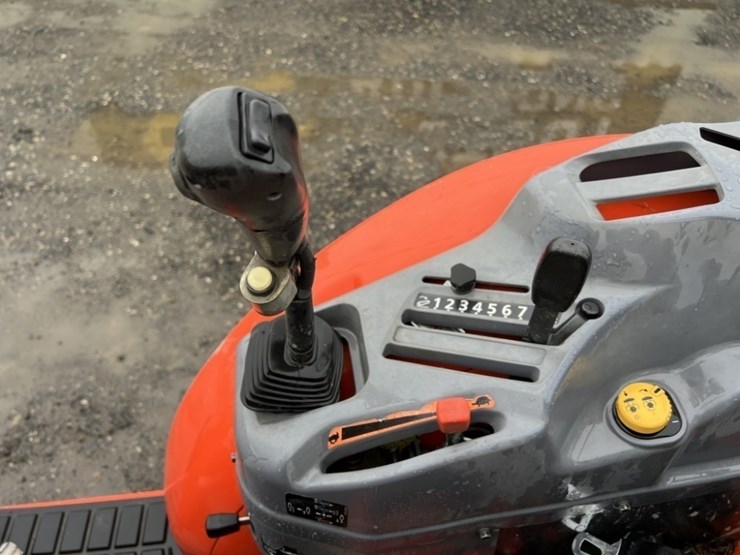 2014-kubota-l5460hst-4wd-compact-utility-tractor-image-36