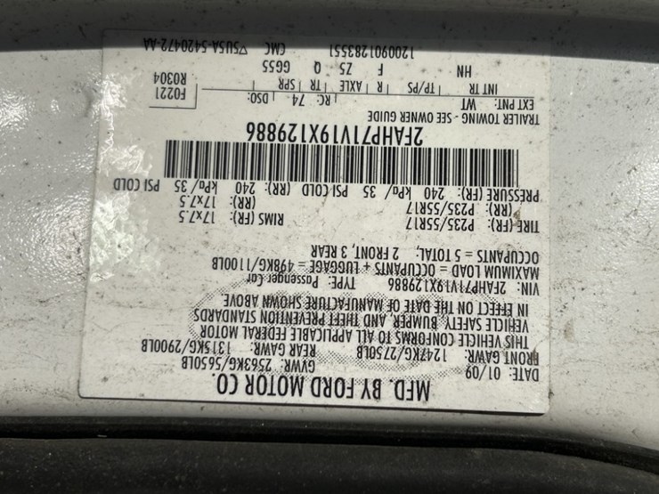 2009-ford-crown-victoria-sedan-image-11