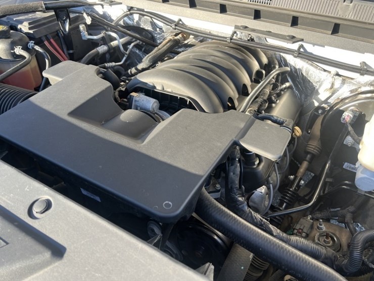 2017-chevrolet-silverado-crew-cab-pickup-image-10