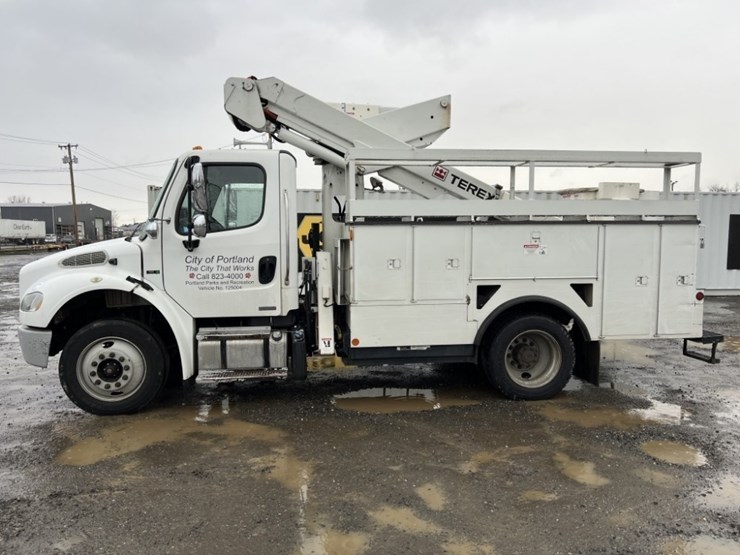 2012-freightliner-m2-bucket-truck-image-7