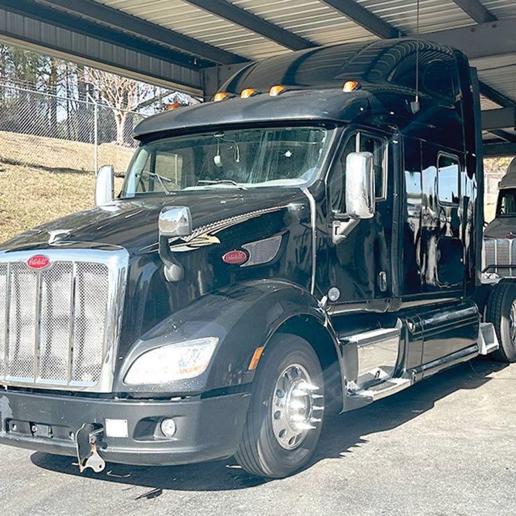 2015 PETERBILT 587