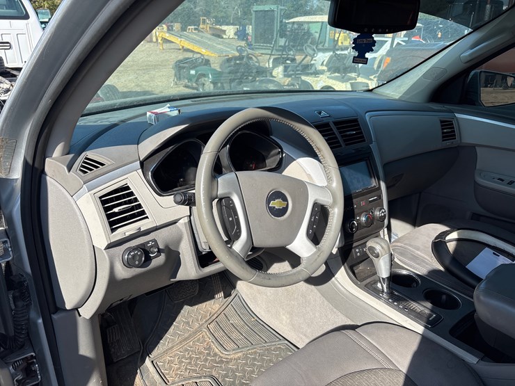 2010-chevrolet-traverse-image-7