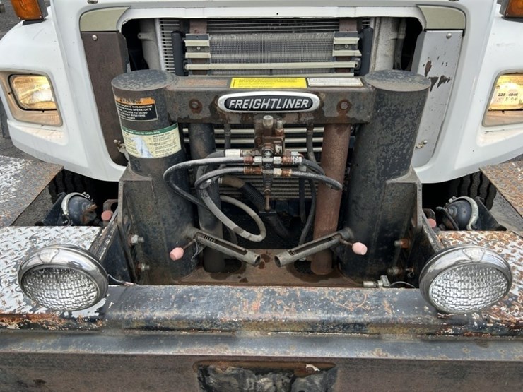 2001-freightliner-fl80-image-49