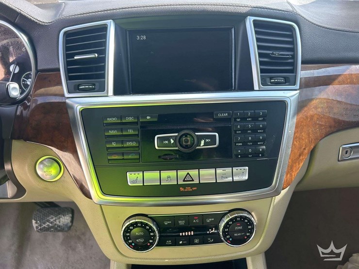 2013-mercedes-benz-gl450-image-18