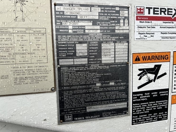 2012-freightliner-m2-bucket-truck-image-20