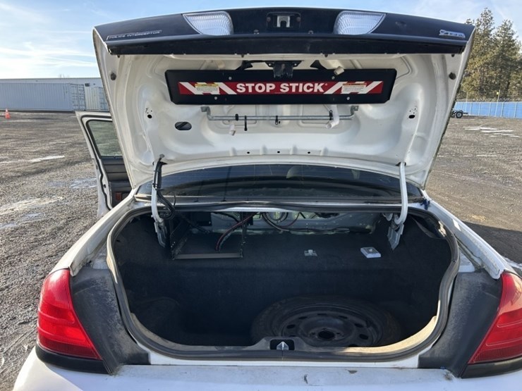 2009-ford-crown-victoria-sedan-image-34