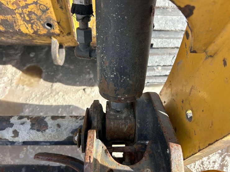 2014-caterpillar-257d-image-24